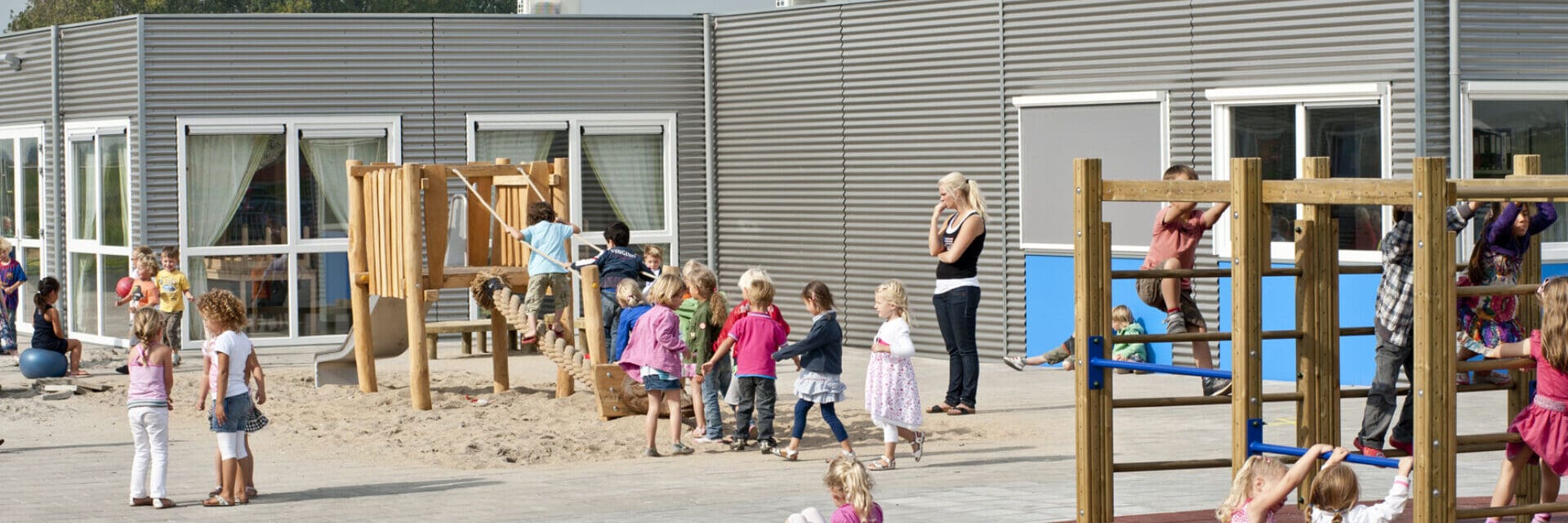 Tijdelijk schoolgebouw
