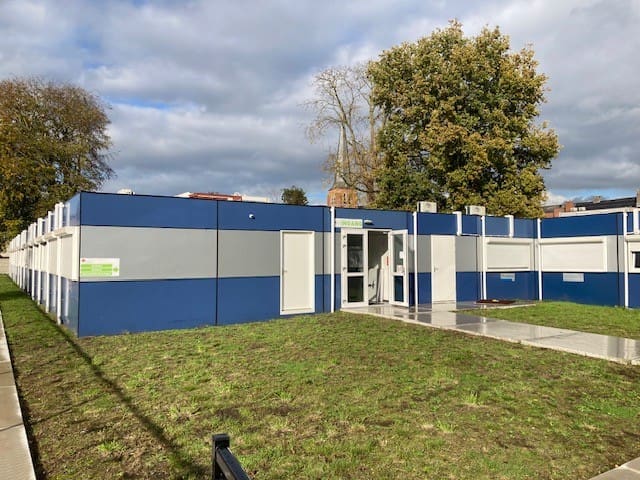 Democo buitenzijde + Gras